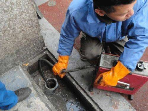 吐鲁番疏通下水道